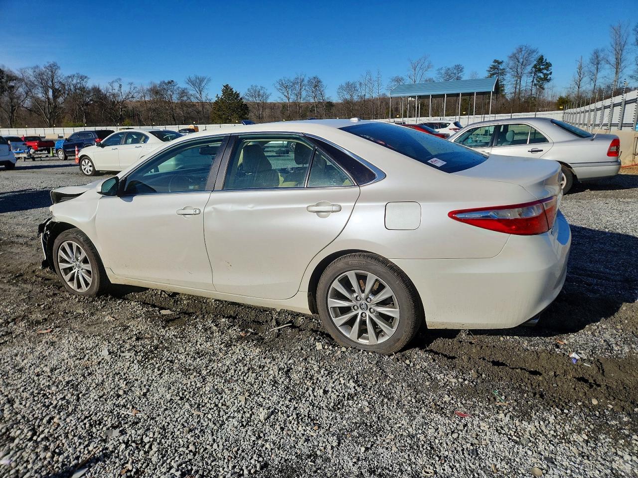 2015 TOYOTA CAMRY XSE photo 2