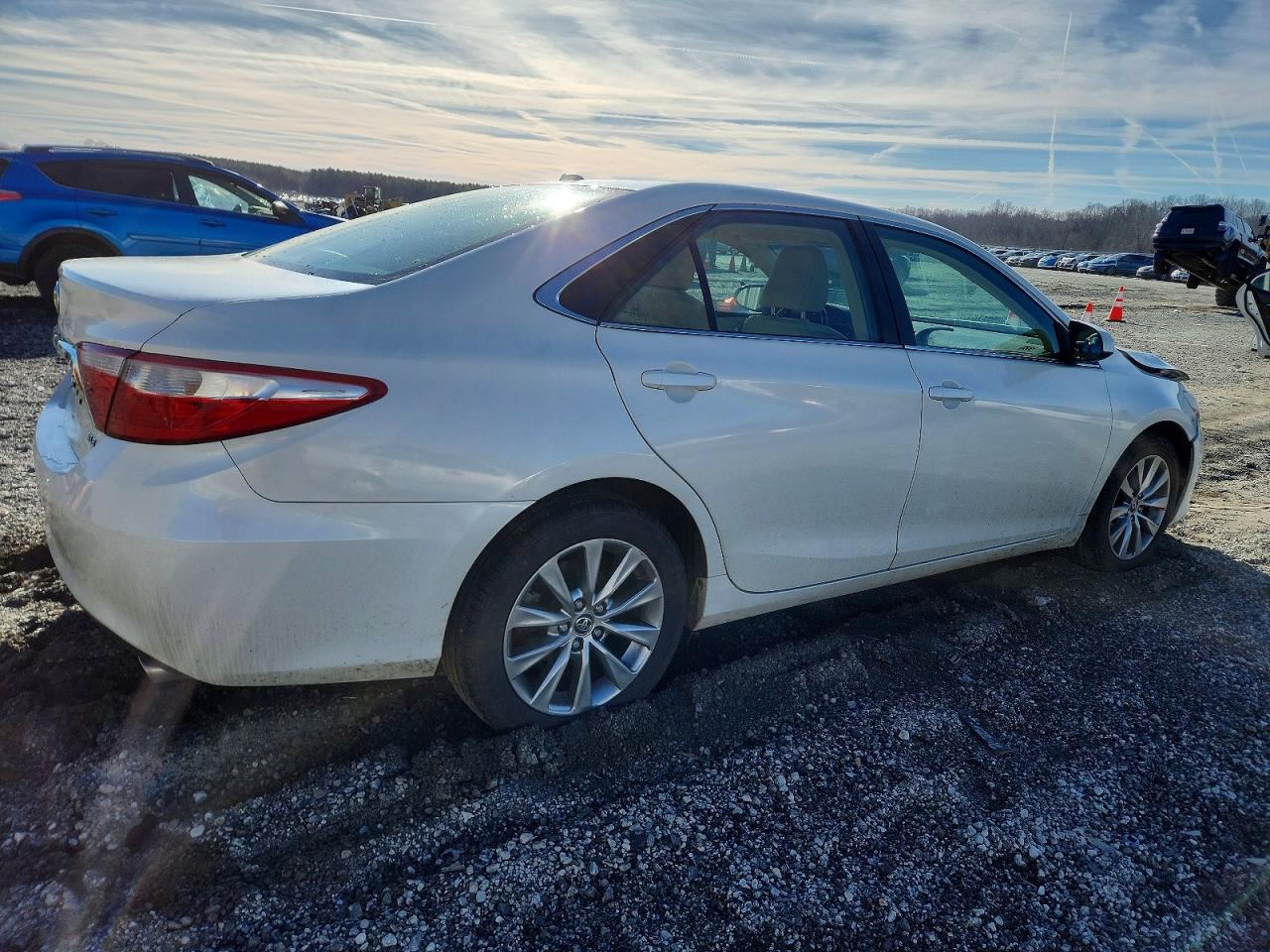 2015 TOYOTA CAMRY XSE photo 3