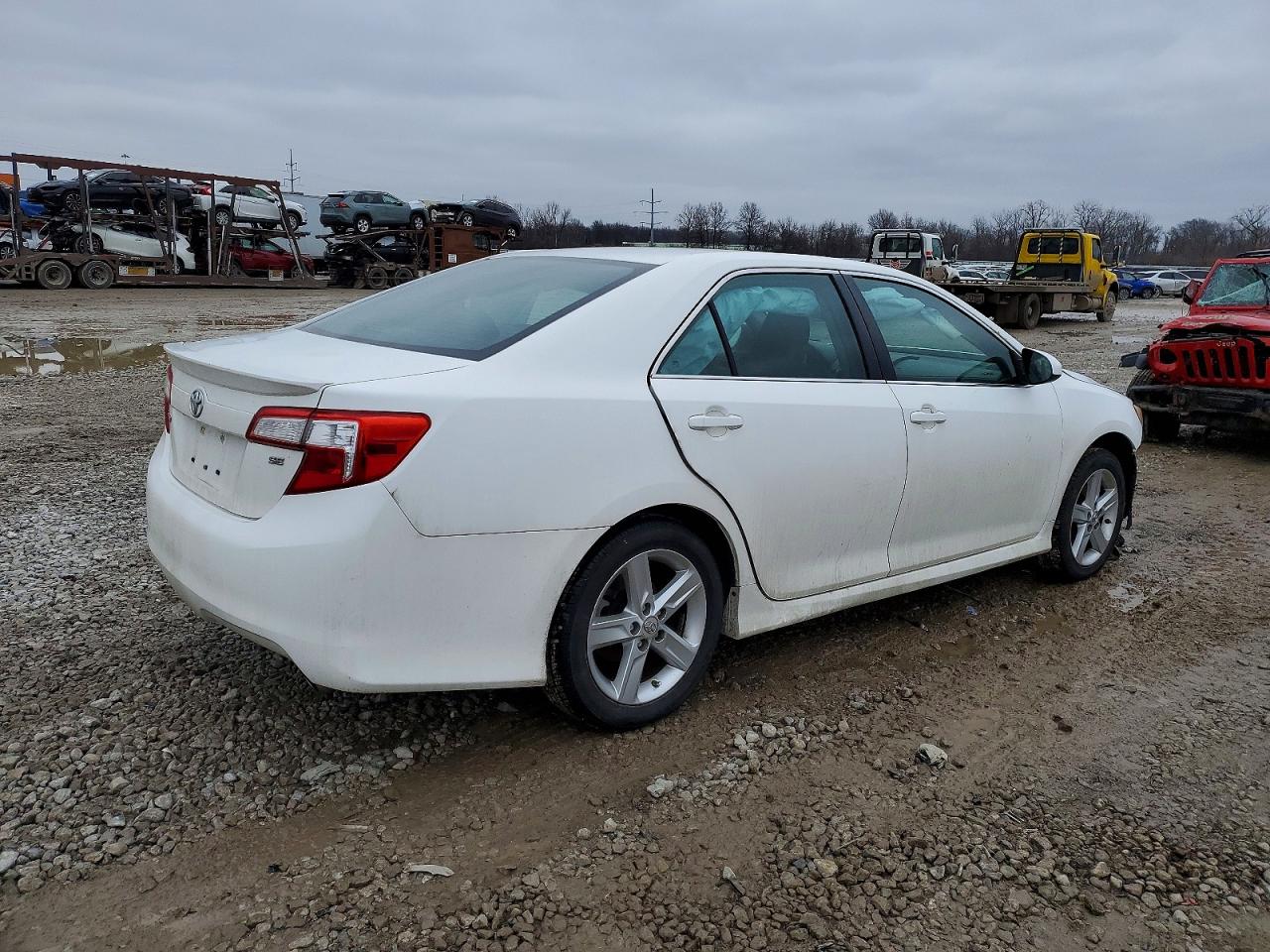 2014 TOYOTA CAMRY L photo 3