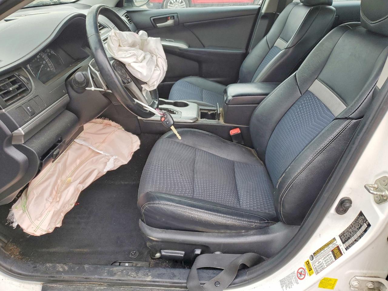 2014 TOYOTA CAMRY L photo 7
