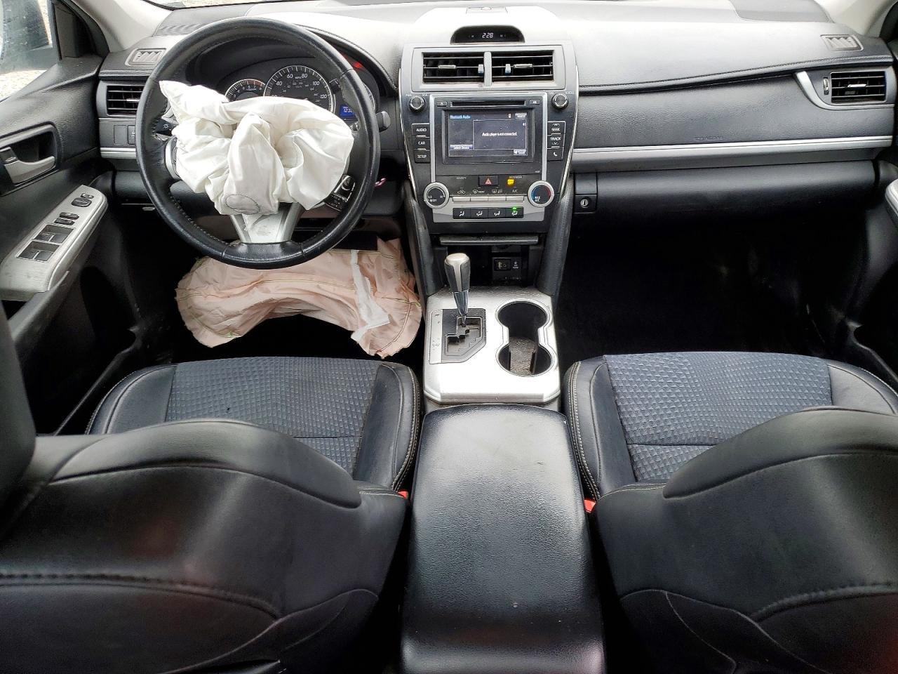 2014 TOYOTA CAMRY L photo 8