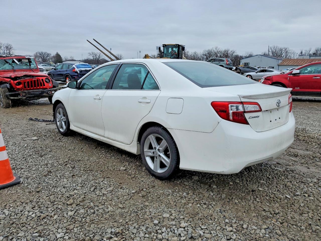 2014 TOYOTA CAMRY L photo 2