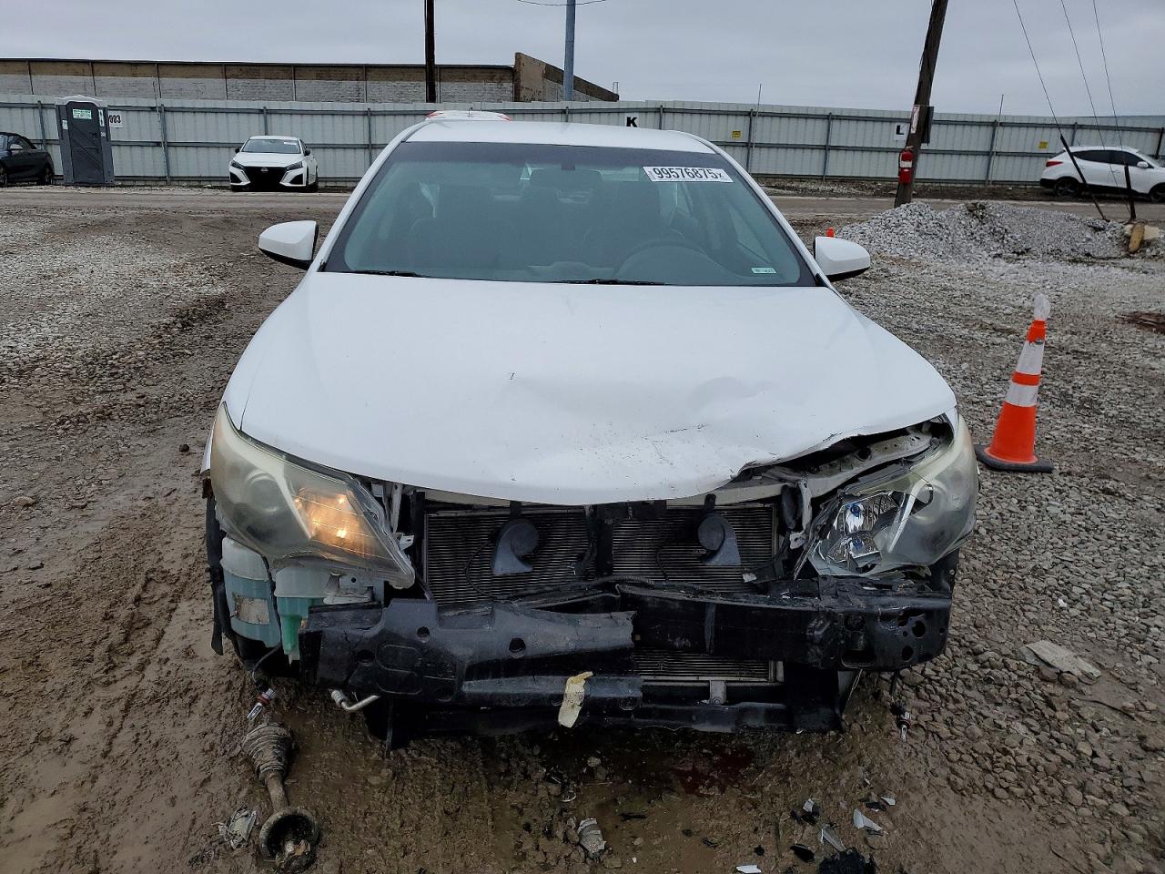 2014 TOYOTA CAMRY L photo 5