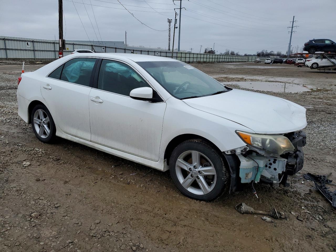 2014 TOYOTA CAMRY L photo 4