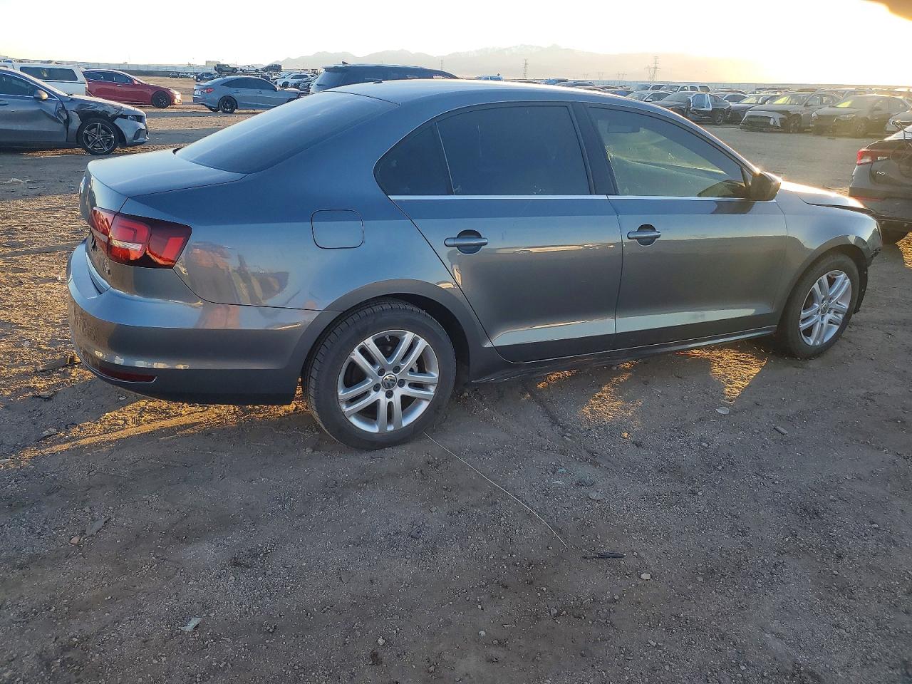 2017 VOLKSWAGEN JETTA S photo 3