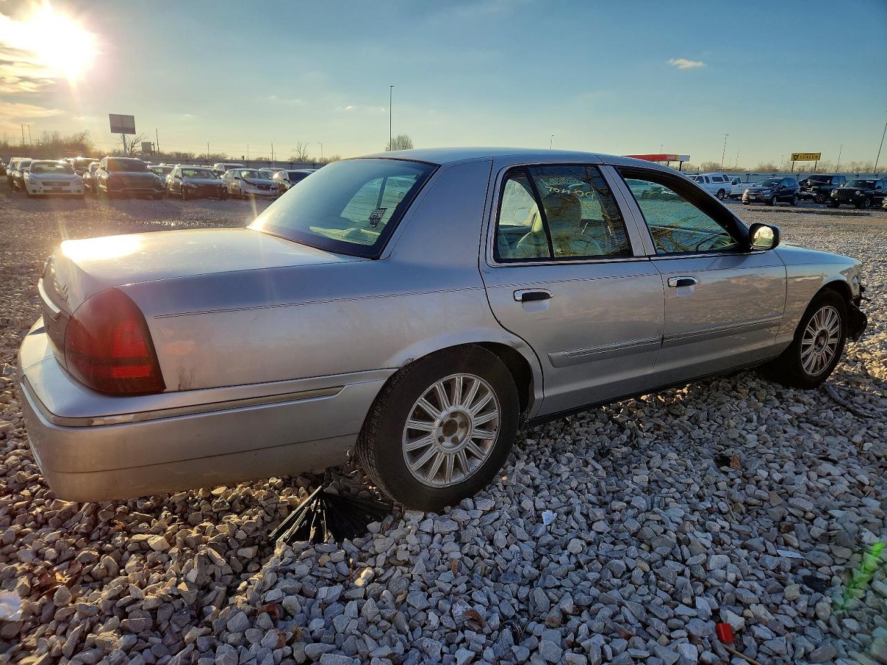 2008 MERCURY GRAND MARQUIS LS photo 3