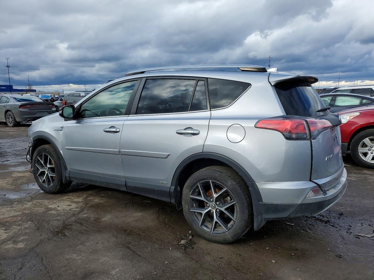 2017 TOYOTA RAV4 HV SE photo 2