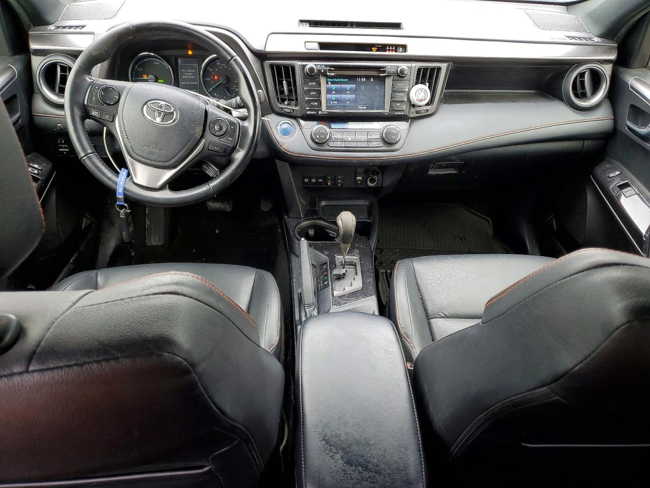 2017 TOYOTA RAV4 HV SE photo 8