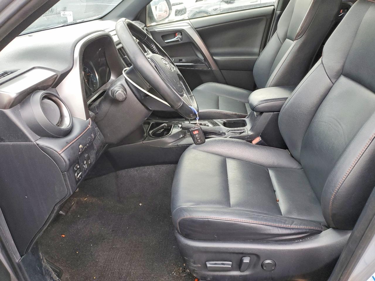 2017 TOYOTA RAV4 HV SE photo 7