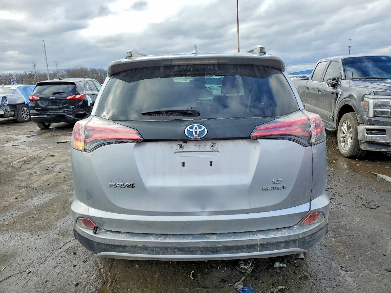 2017 TOYOTA RAV4 HV SE photo 6