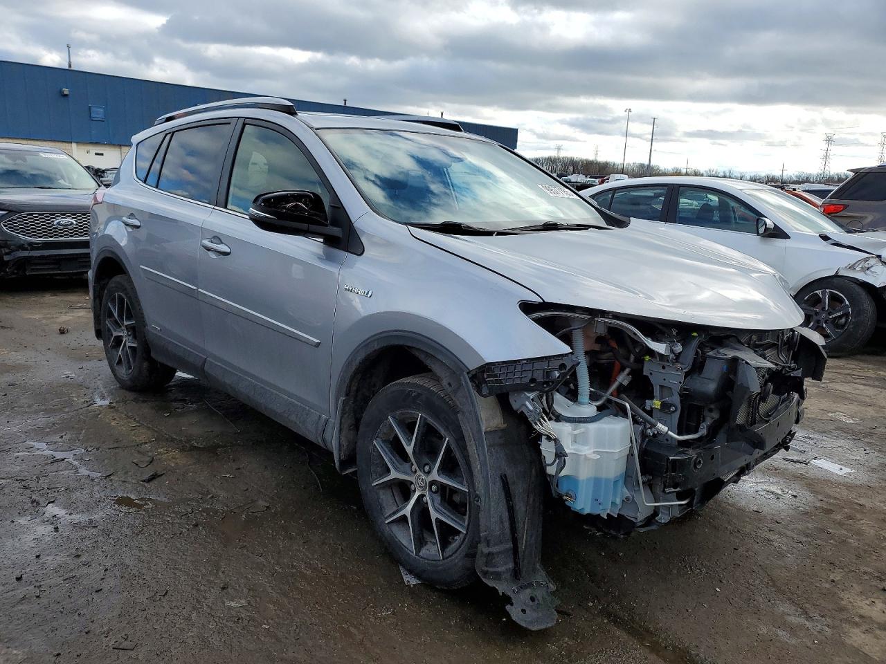 2017 TOYOTA RAV4 HV SE photo 4