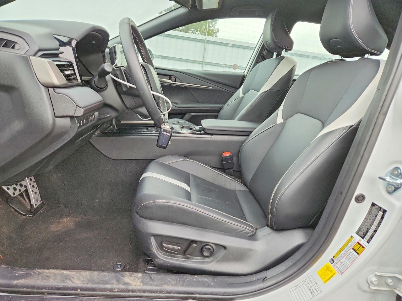 2025 TOYOTA CAMRY SE photo 7