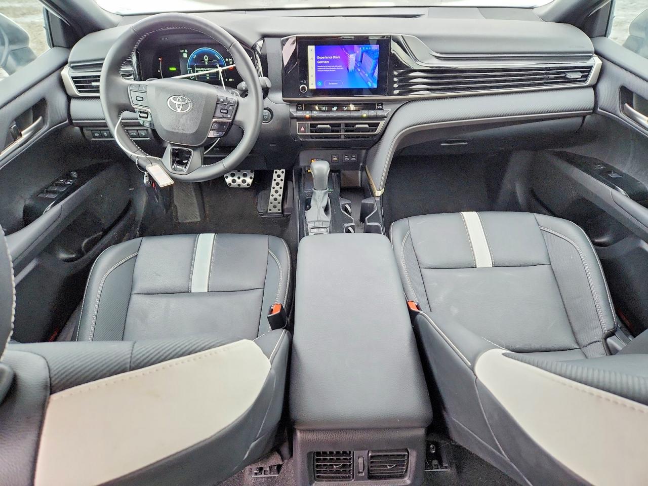 2025 TOYOTA CAMRY SE photo 8