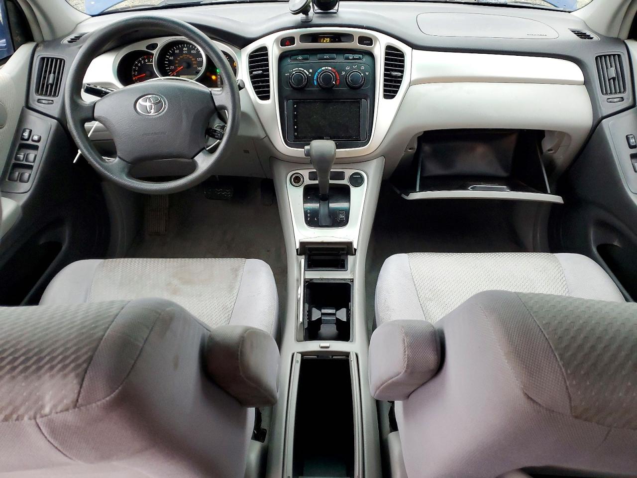 2004 TOYOTA HIGHLANDER photo 8