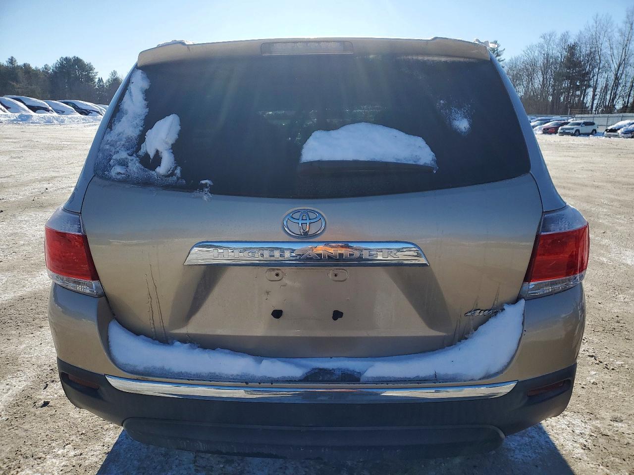 2013 TOYOTA HIGHLANDER BASE photo 6