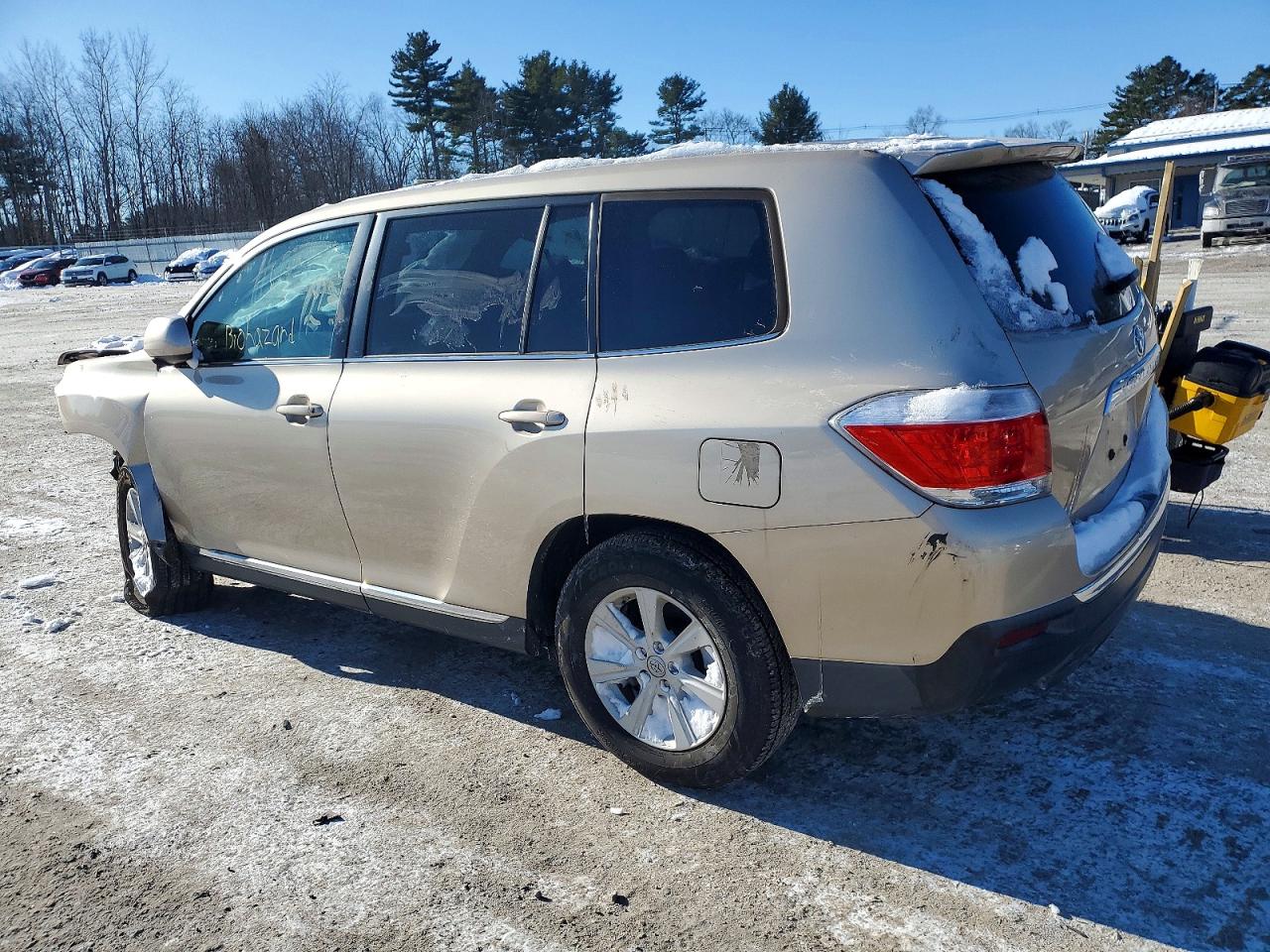 2013 TOYOTA HIGHLANDER BASE photo 2