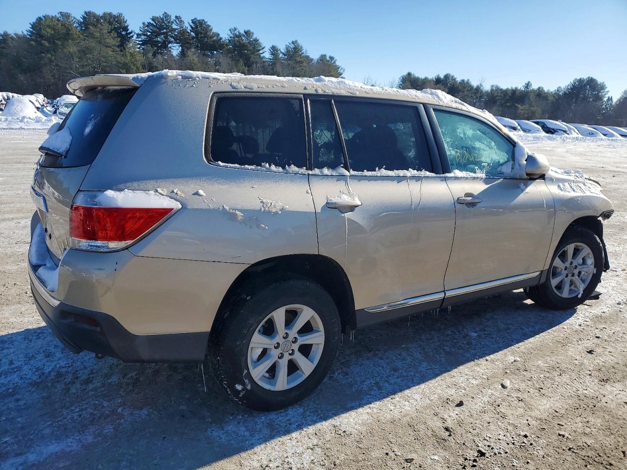 2013 TOYOTA HIGHLANDER BASE photo 3