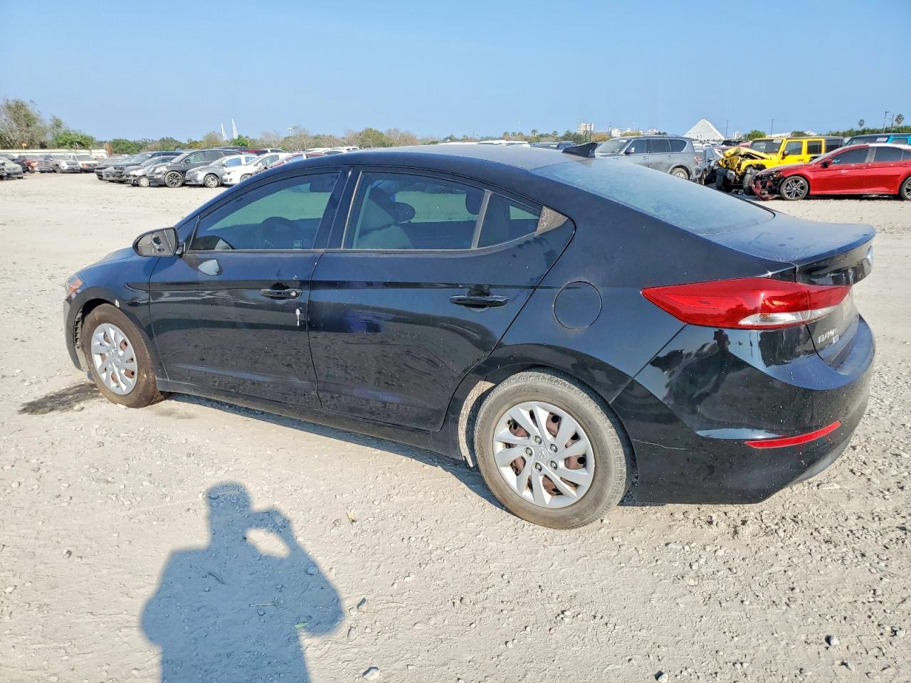 2018 HYUNDAI ELANTRA SE photo 2