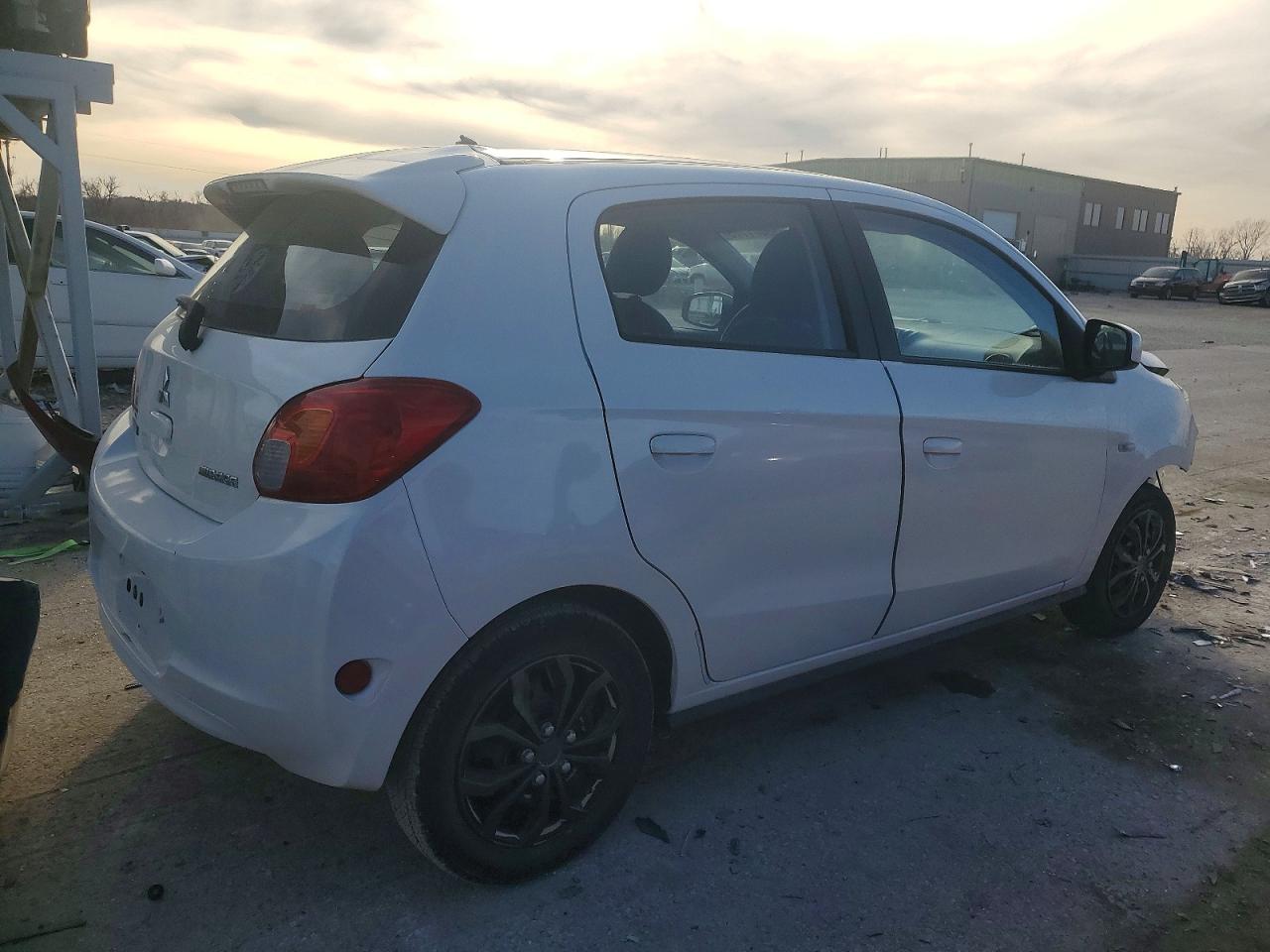 2015 MITSUBISHI MIRAGE DE photo 3