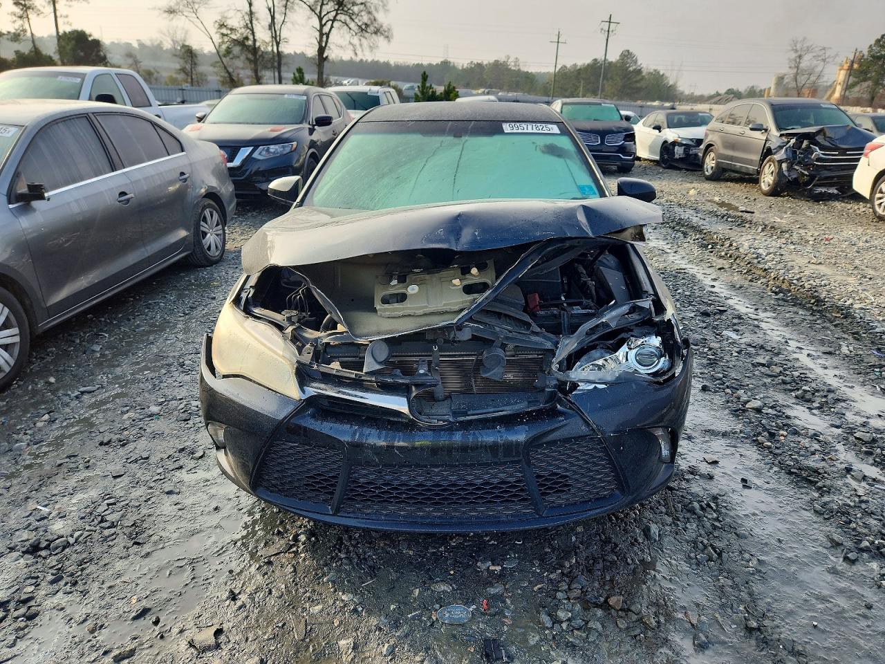 2015 TOYOTA CAMRY LE photo 5