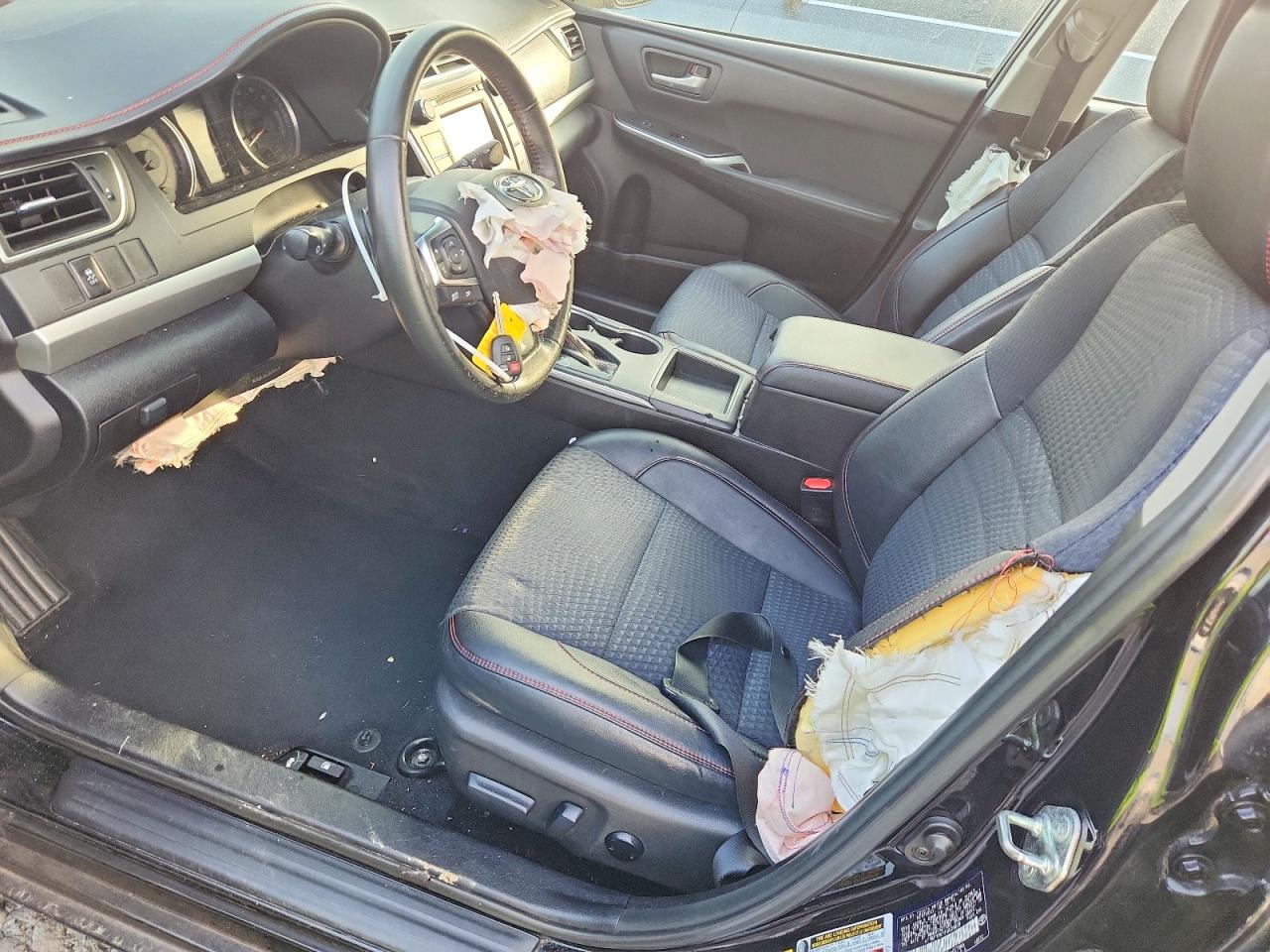 2015 TOYOTA CAMRY LE photo 7