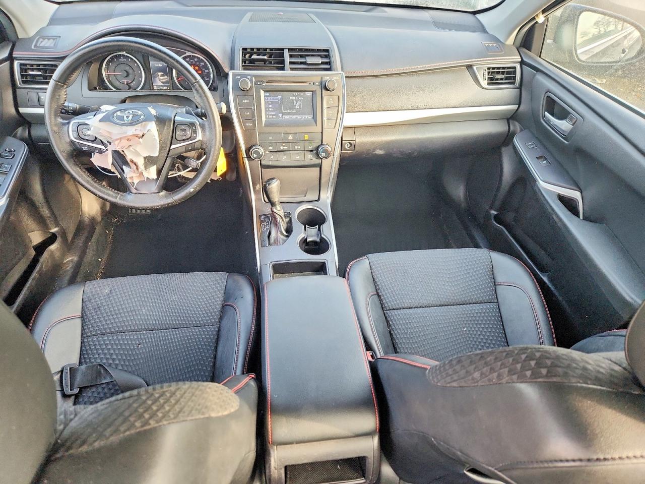 2015 TOYOTA CAMRY LE photo 8