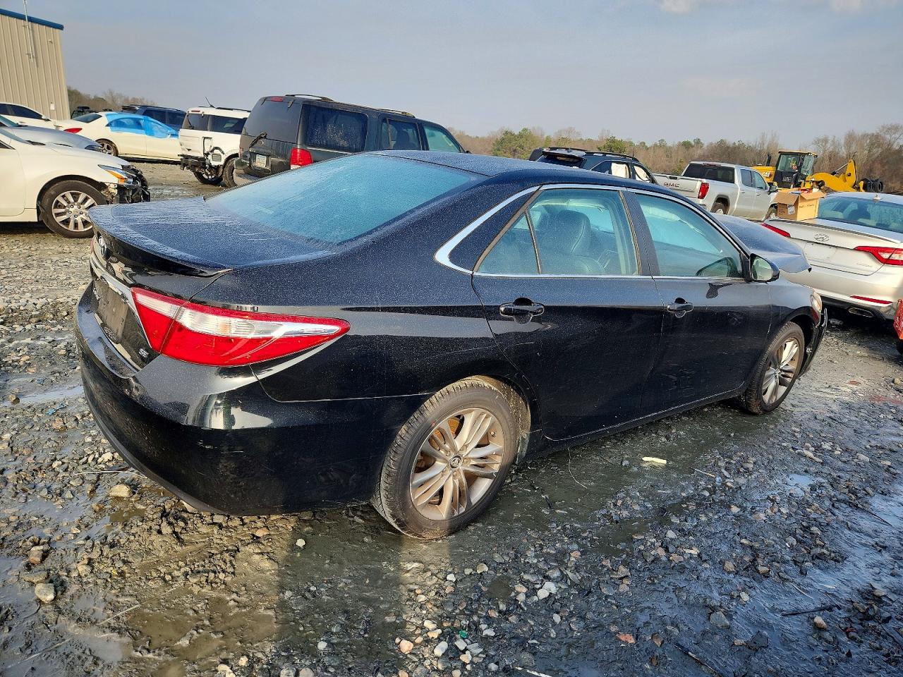 2015 TOYOTA CAMRY LE photo 3