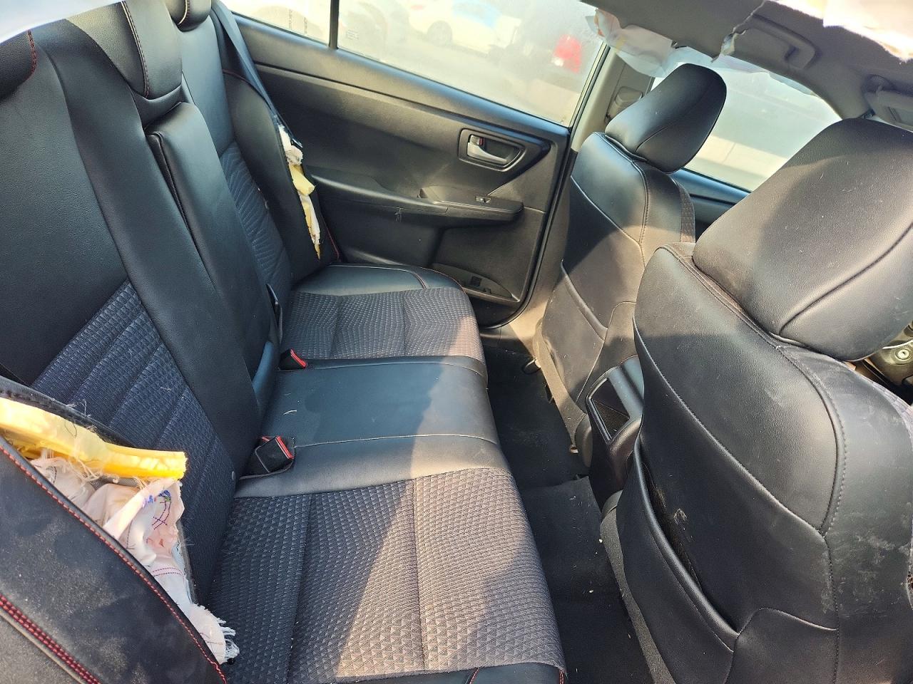 2015 TOYOTA CAMRY LE photo 10