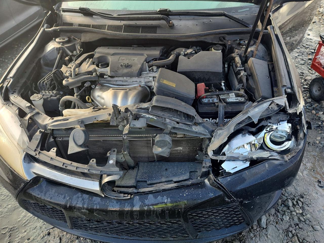 2015 TOYOTA CAMRY LE photo 11