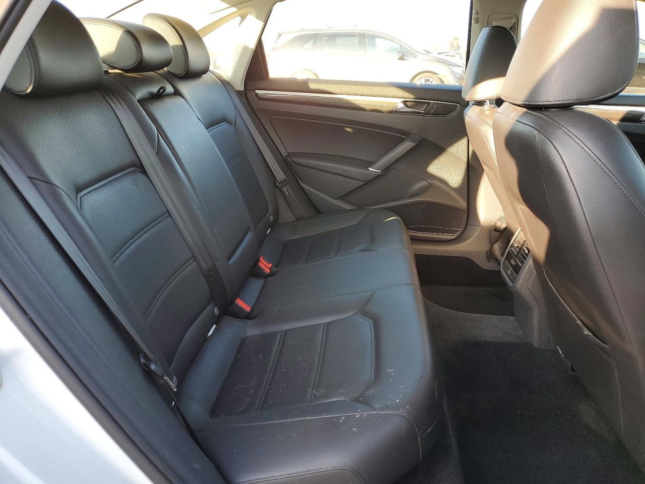 2017 VOLKSWAGEN PASSAT SE photo 10
