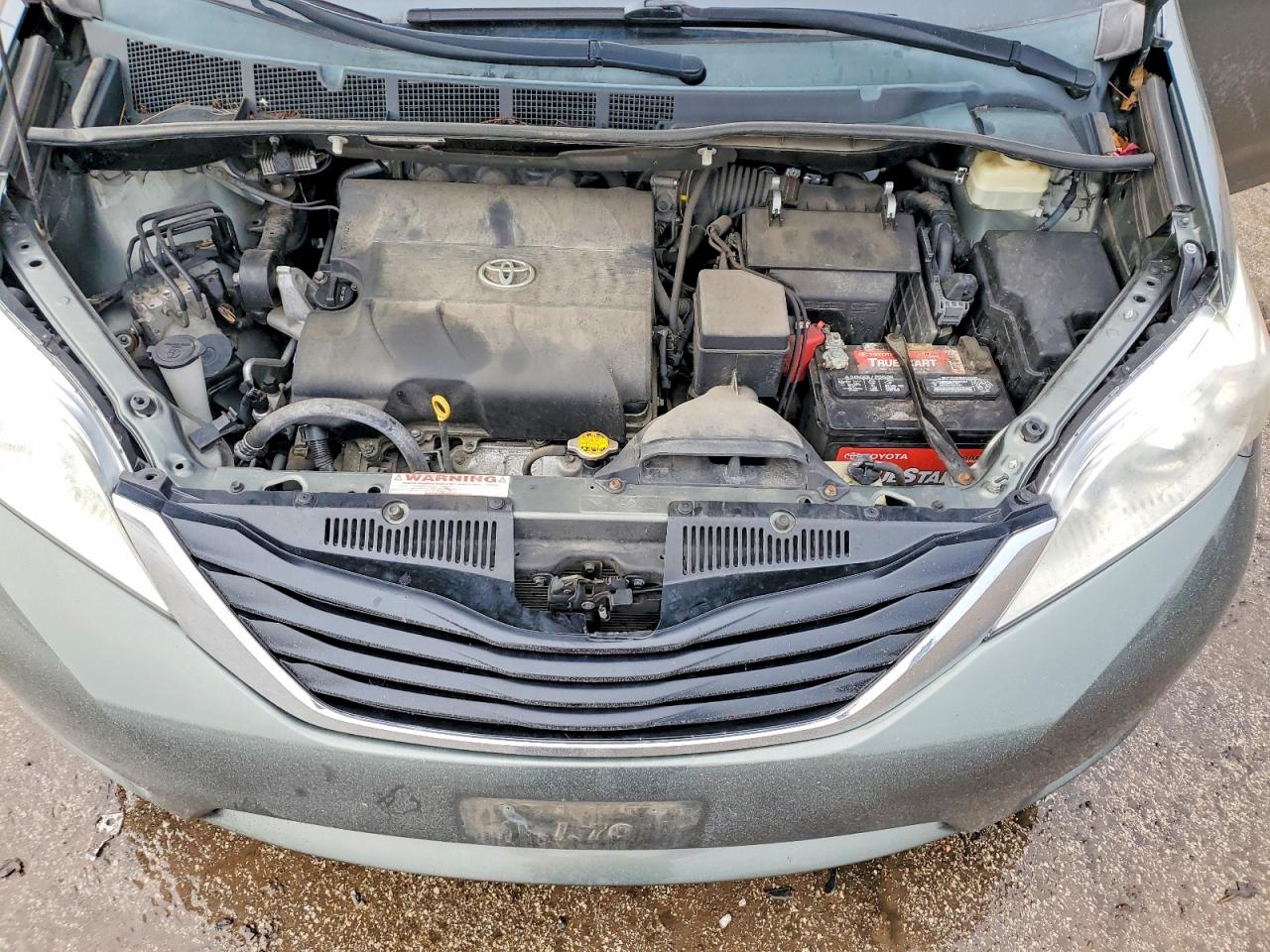 2014 TOYOTA SIENNA LE photo 12