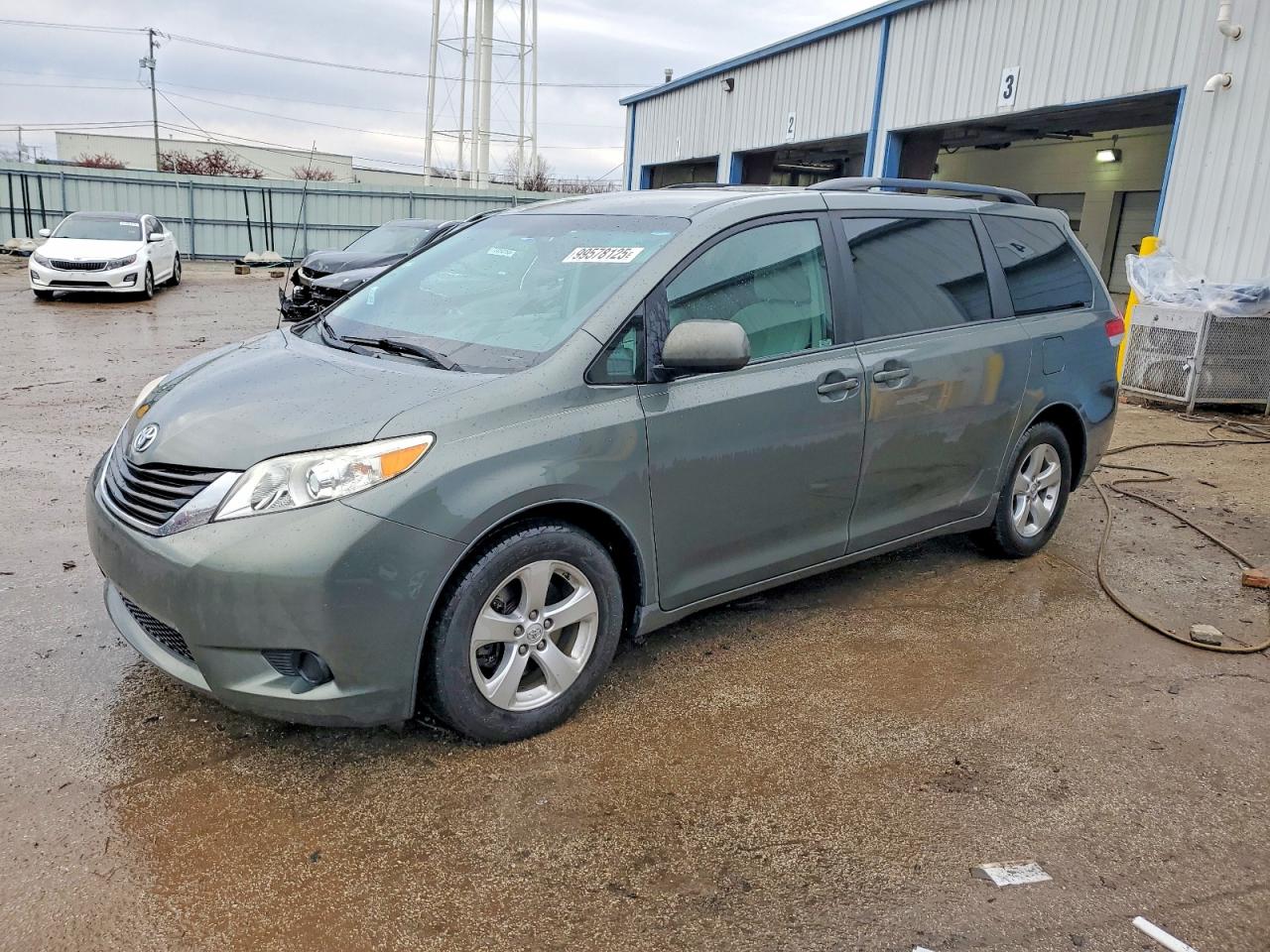 2014 TOYOTA SIENNA