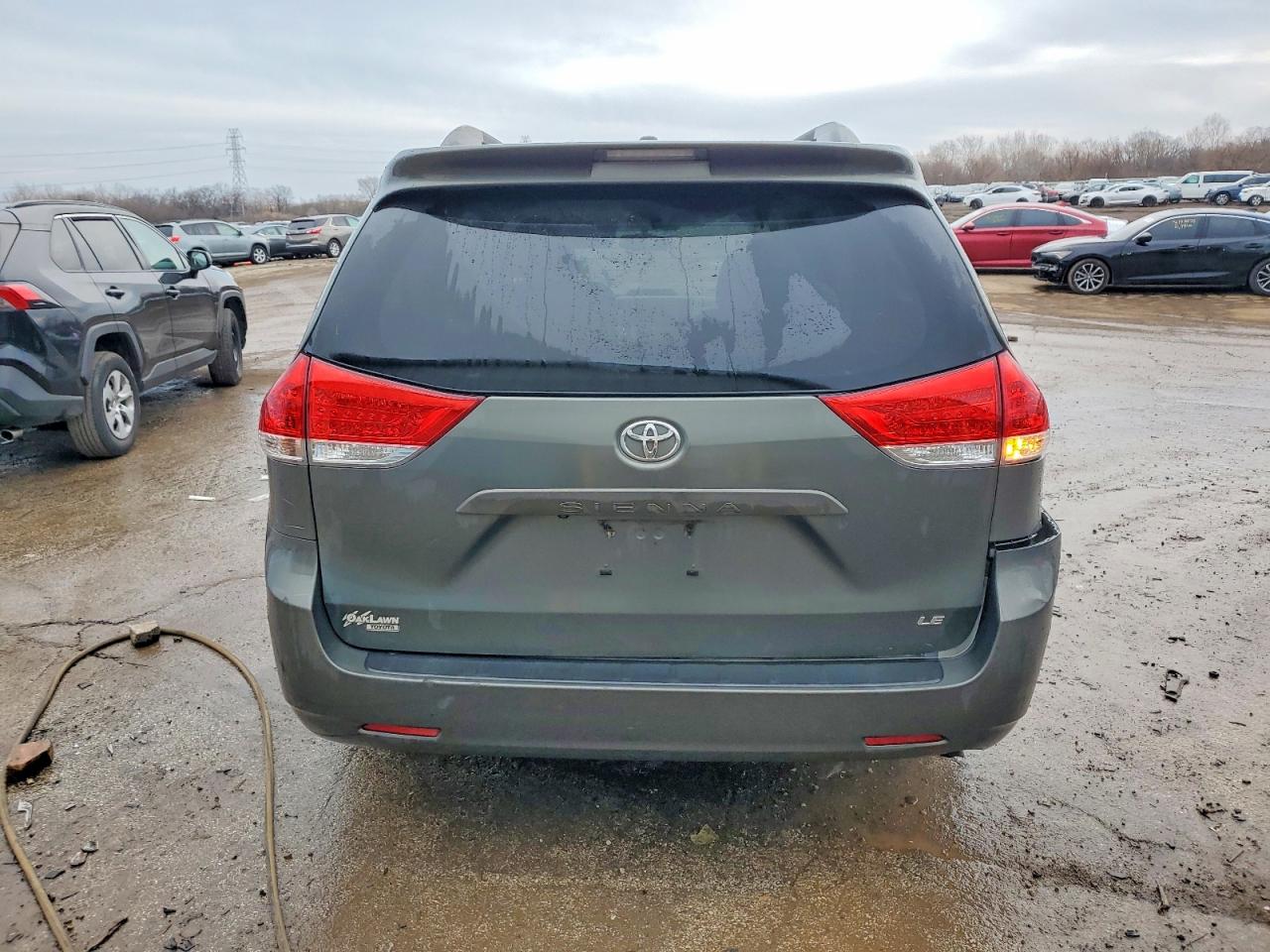 2014 TOYOTA SIENNA LE photo 6