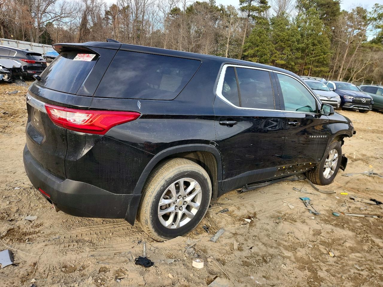2020 CHEVROLET TRAVERSE LS photo 3
