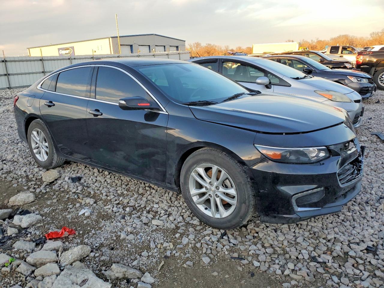 2017 CHEVROLET MALIBU LT photo 4