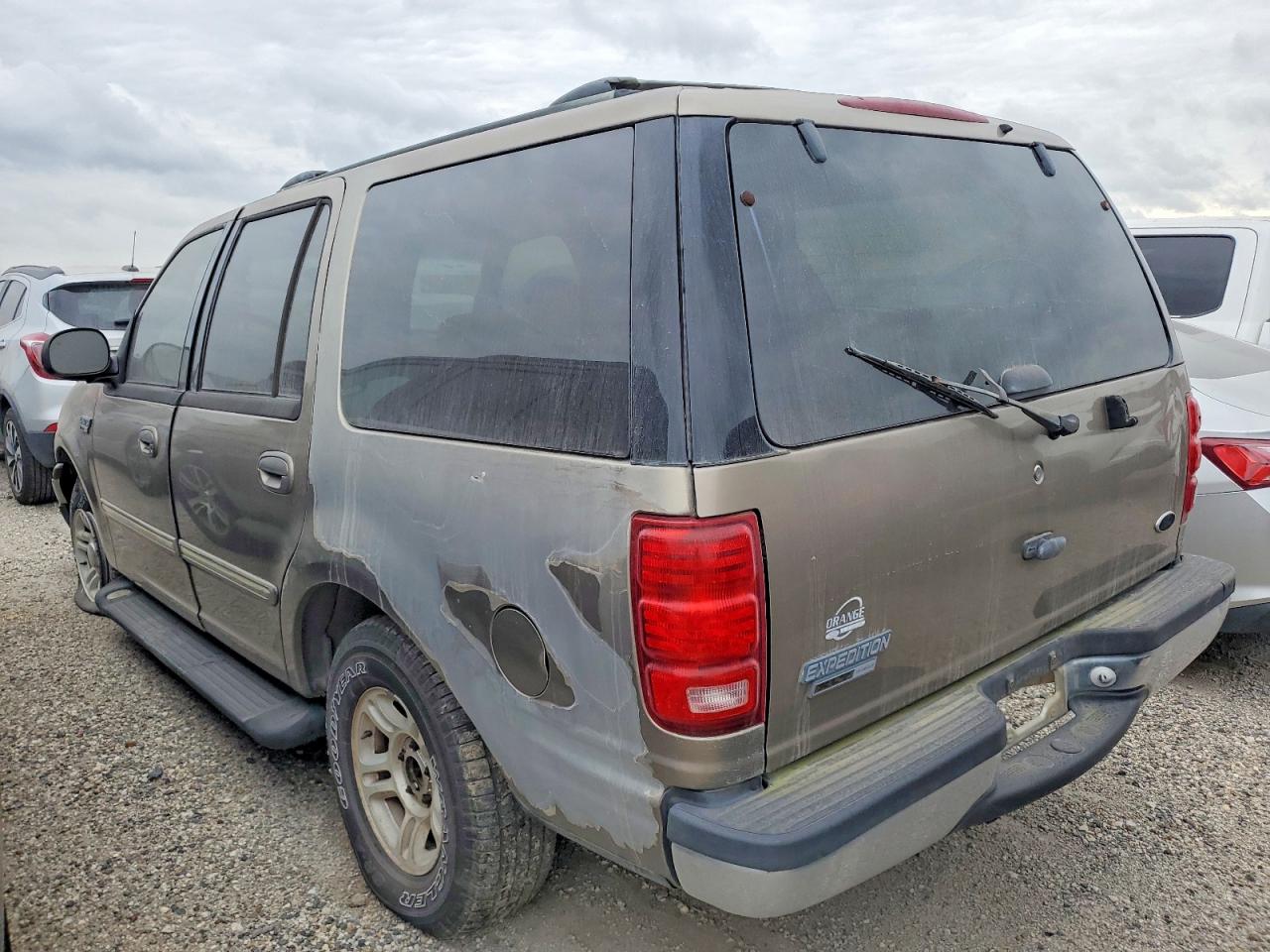 2002 FORD EXPEDITION photo 2