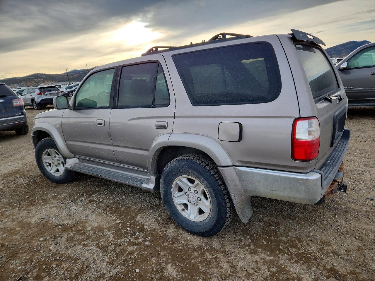 2001 TOYOTA 4RUNNER SR5 photo 2