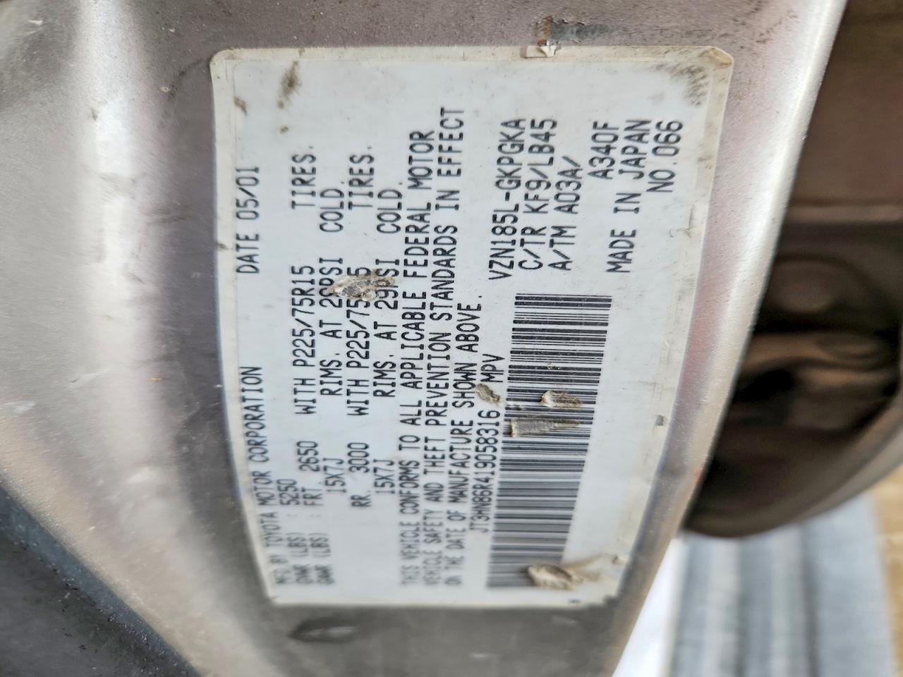 2001 TOYOTA 4RUNNER SR5 photo 13