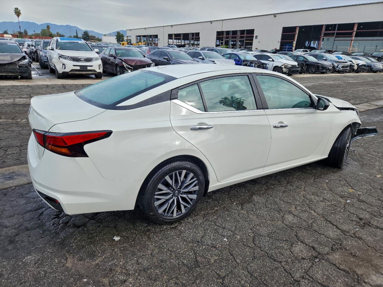 2025 NISSAN ALTIMA SV photo 3