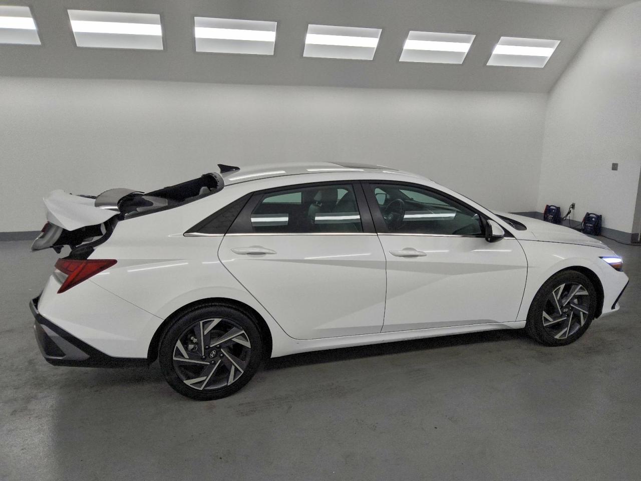 2025 HYUNDAI ELANTRA LIMITED photo 3