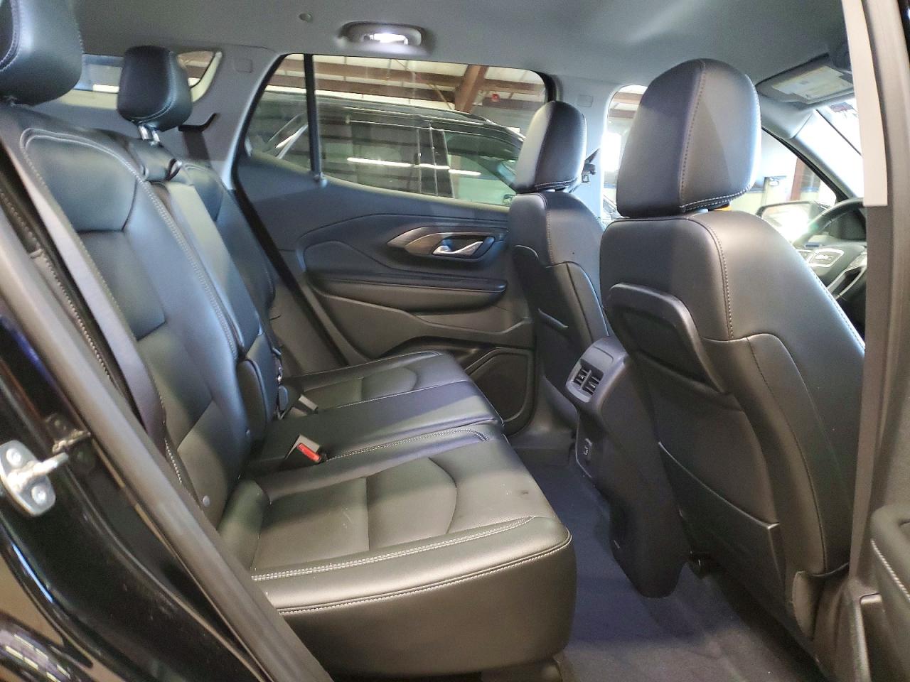 2024 GMC TERRAIN SLT photo 11