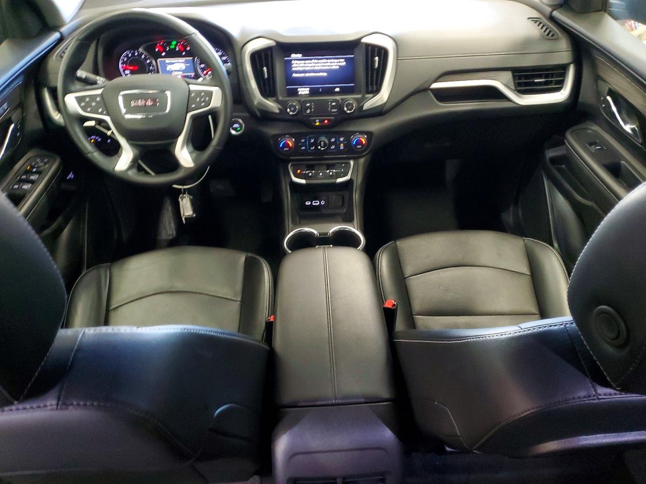 2024 GMC TERRAIN SLT photo 8