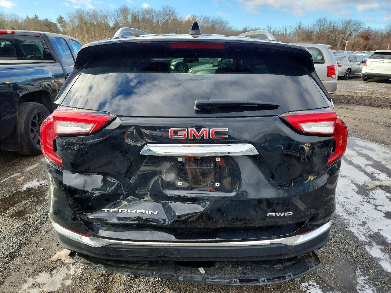 2024 GMC TERRAIN SLT photo 6