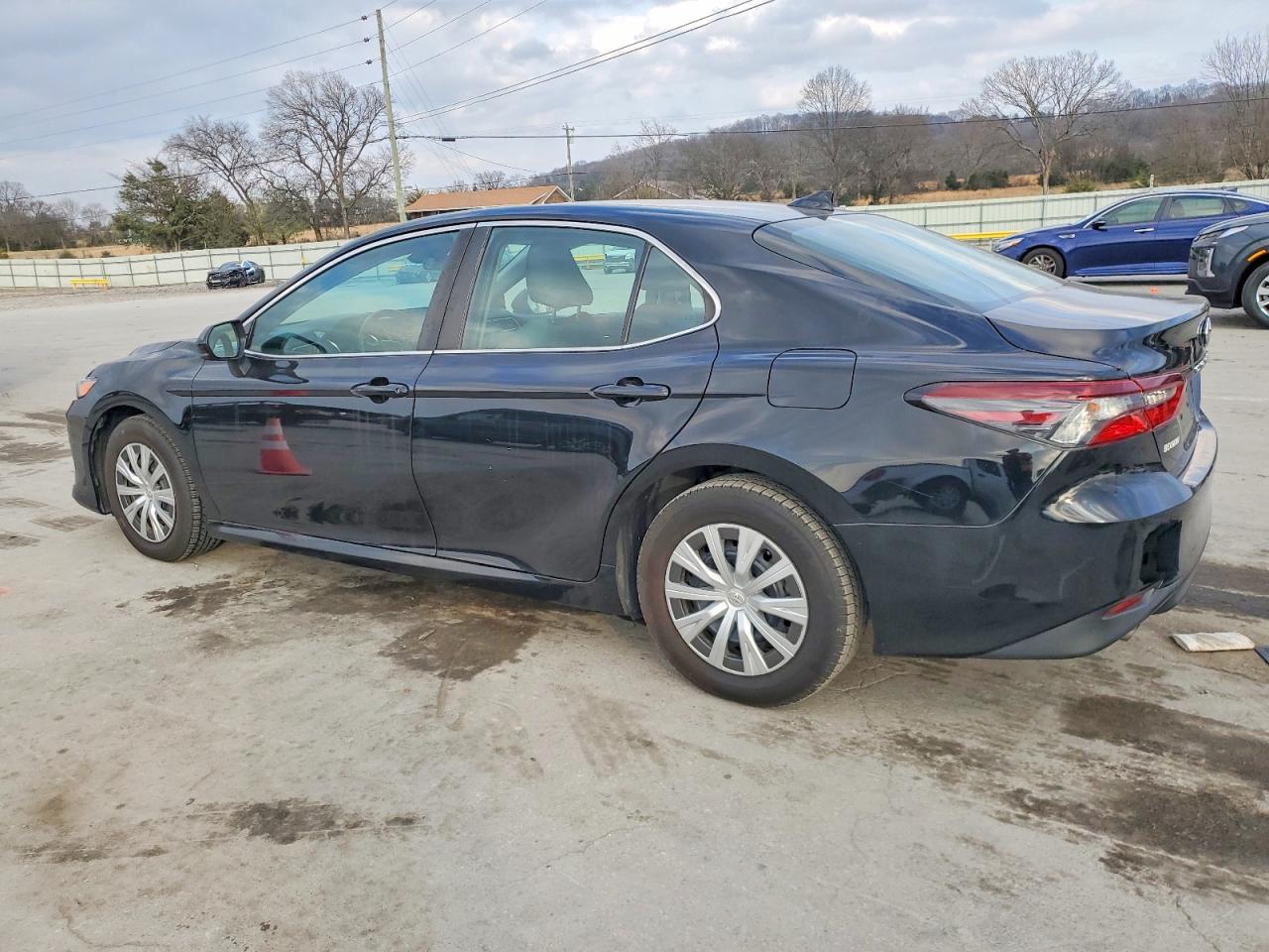 2022 TOYOTA CAMRY LE photo 2