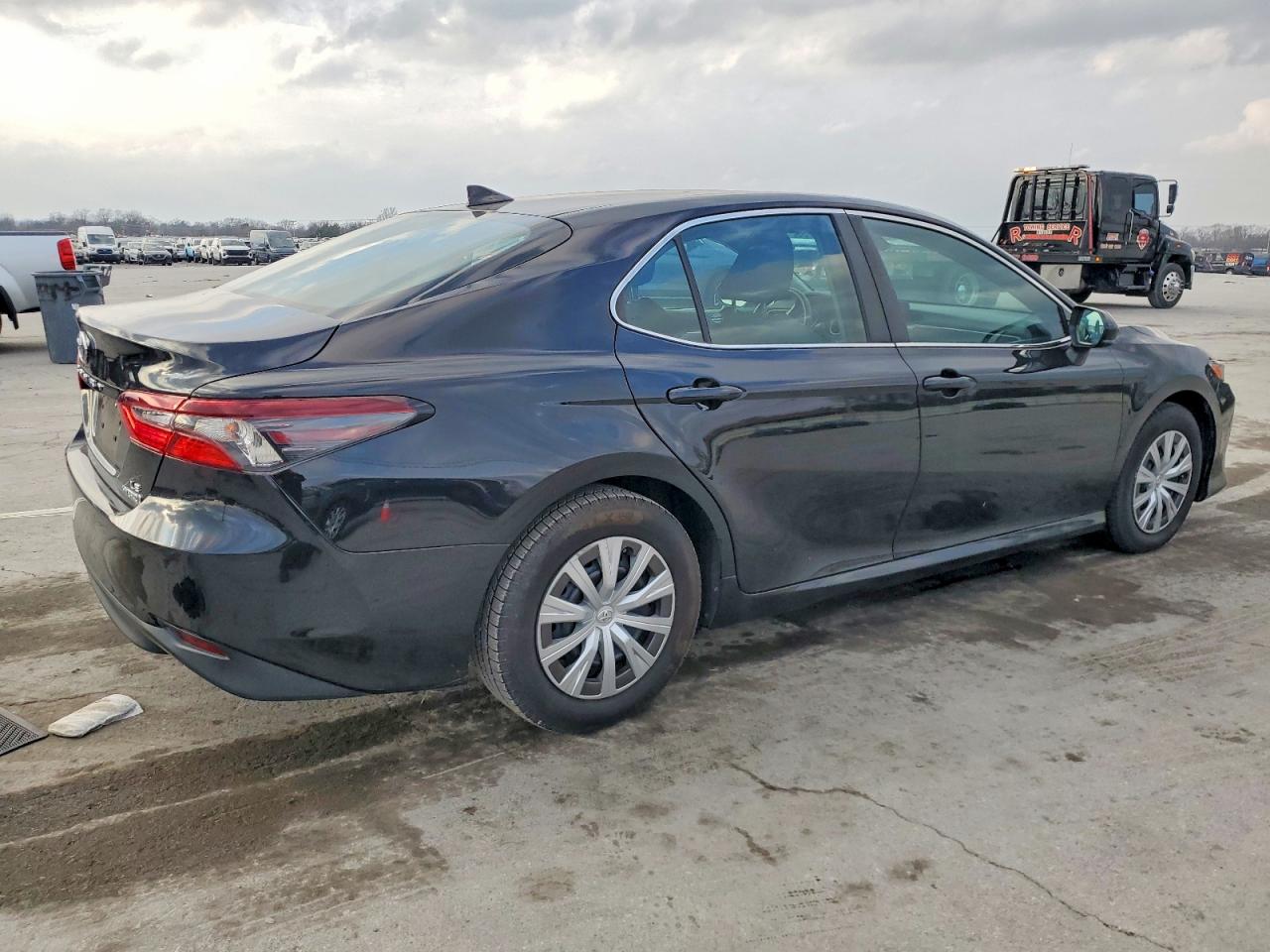 2022 TOYOTA CAMRY LE photo 3