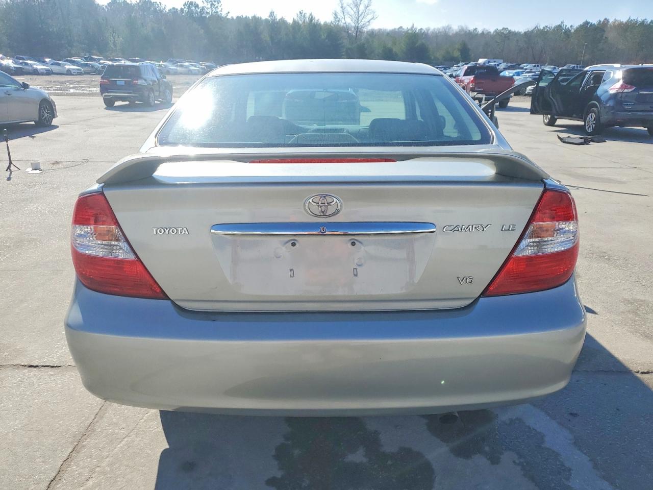 2004 TOYOTA CAMRY LE photo 6