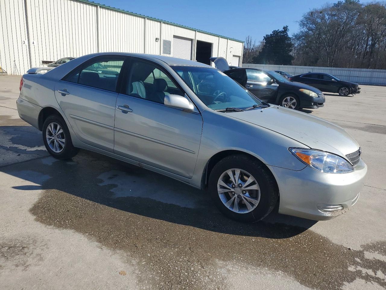 2004 TOYOTA CAMRY LE photo 4