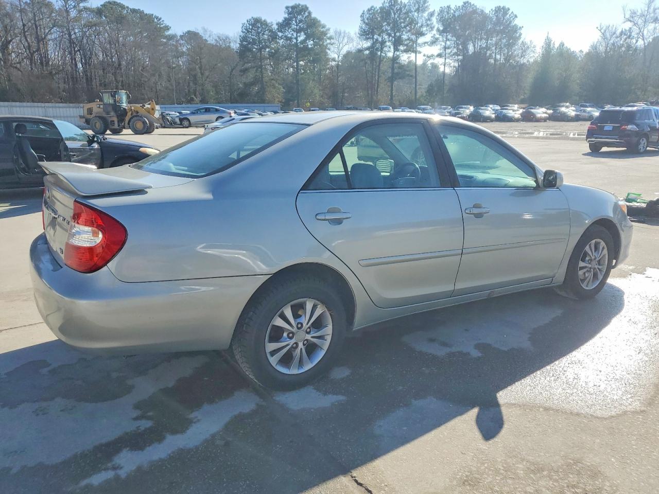 2004 TOYOTA CAMRY LE photo 3