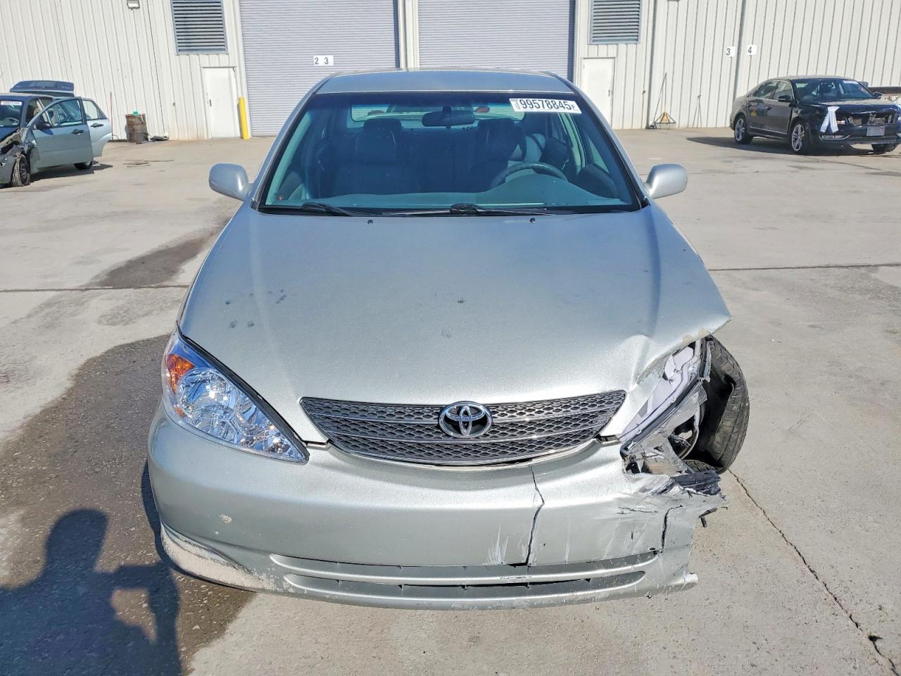 2004 TOYOTA CAMRY LE photo 5