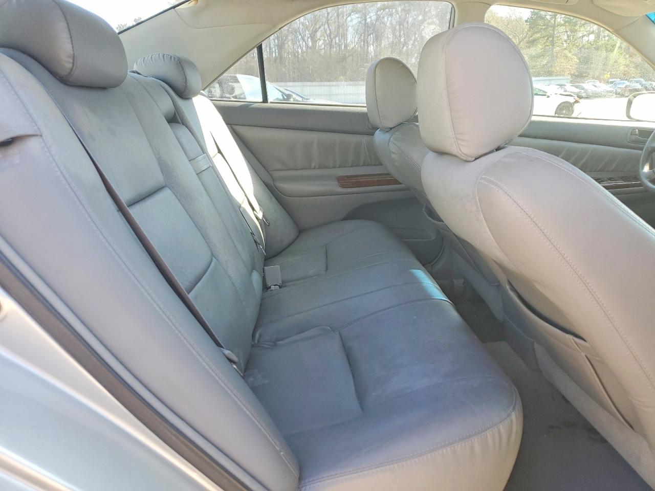 2004 TOYOTA CAMRY LE photo 10